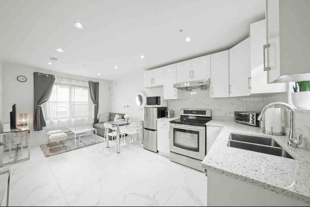 Entire New Cozy And Modern 2-Storey House Vancouver Exterior photo